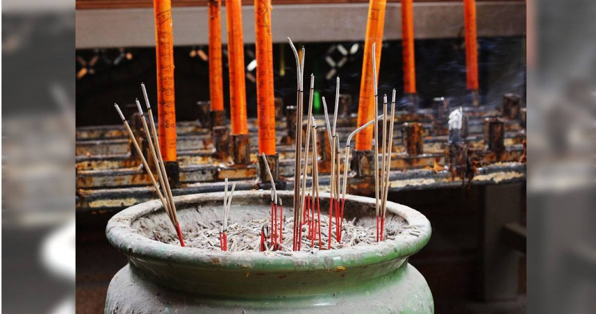 一名基督教男子表示，他被公司高層強迫拿香拜拜，讓他非常無奈。（示意圖／Pixabay）