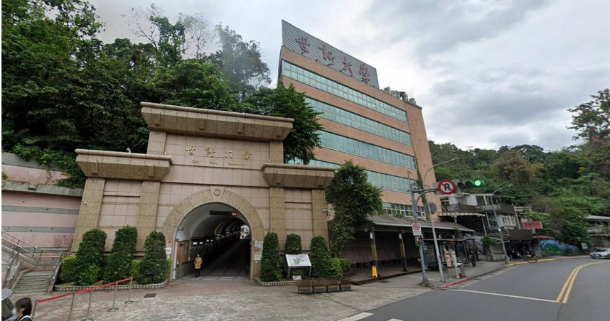 考生透過網路社群平台發文,表示自己收到了來自世新大學數媒系「正取」的通知簡訊,隨後又收到下一封簡訊通知「是誤發」,讓考生哭笑不得。(圖/翻攝Google Map)