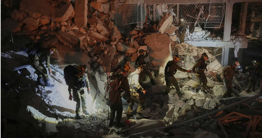 中東局勢急劇升溫，伊朗向以色列發射新一輪飛彈。（圖／達志／美聯社）