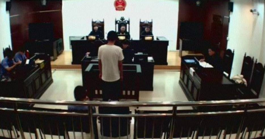 大陸一名吳姓男子多年前與白姓女同事發生關係後，竟以持有其隱私影片為要脅，向對方索要現金。（圖／翻攝自極目新聞）