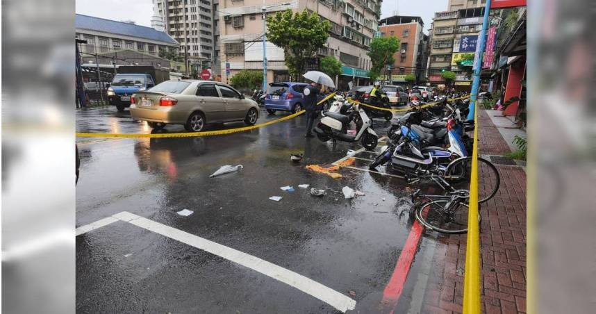 新北市土城區今（7日）上午發生1起驚悚命案，46歲謝姓男子開車衝撞妻子與小姨子，持刀對姊妹倆猛砍後逃逸。（圖／翻攝畫面）