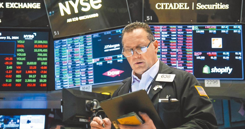 11日美股四大主要指數收盤全面下跌。（圖／新華社）