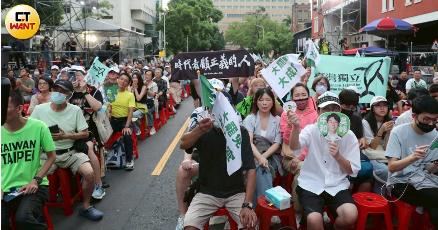 由公民團體與綠營人士聯手發起的「大罷免」行動，首波於7月26日進行投票。（圖／劉耿豪攝）