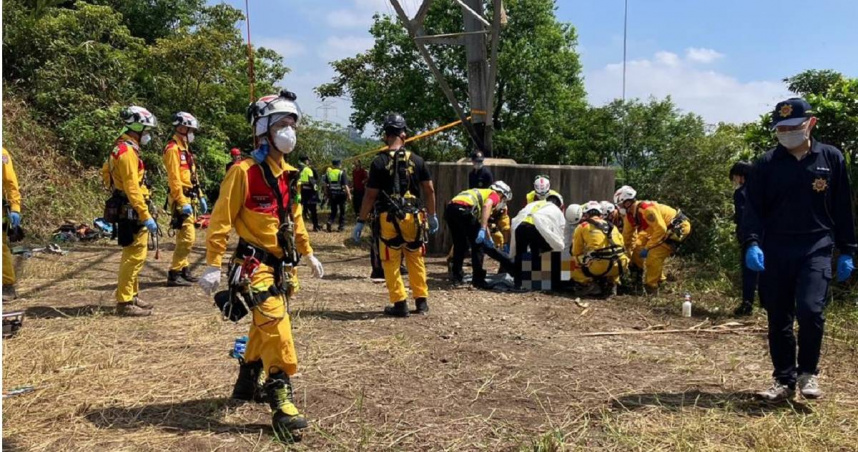 桃園市龜山區一處高60米、約20層樓高的電塔，6日傍晚被台電人員發現有人綁繩垂掛在離地60公尺高的電纜上，經比對是失蹤3天的泰籍移工，已經明顯死亡。（圖／翻攝畫面）
