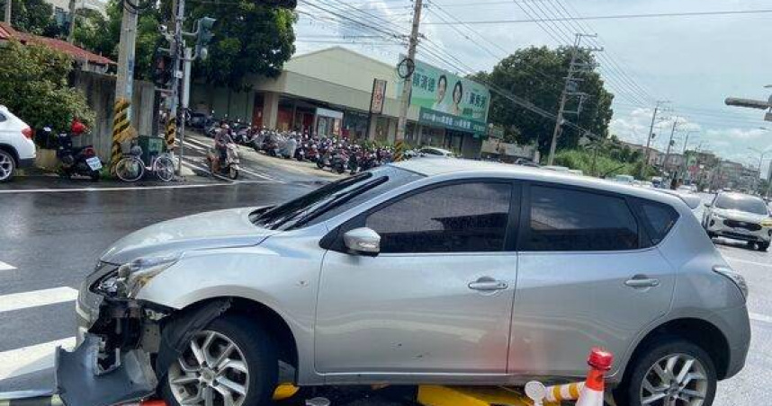 彰南路庇護島又成陷阱，4月起7撞1天還連3件。（圖／翻攝畫面）