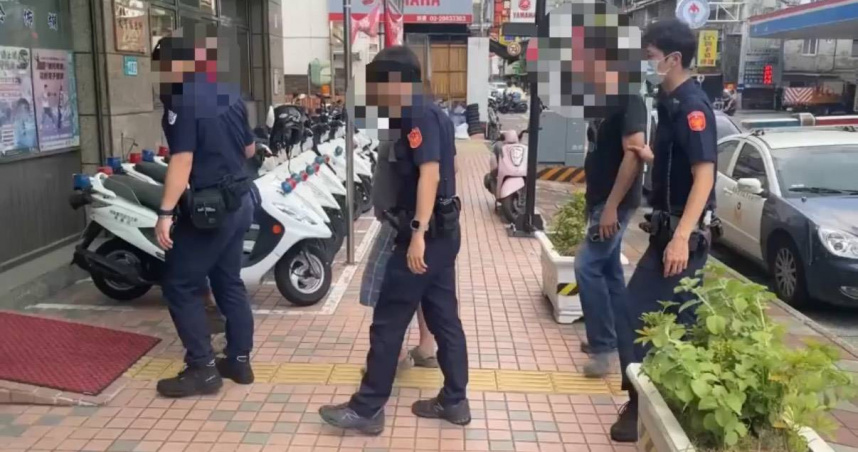 潘男等3人不滿被按喇叭竟群毆騎士後逃逸，遭警方逮捕帶回並依法送辦。（圖／翻攝畫面）