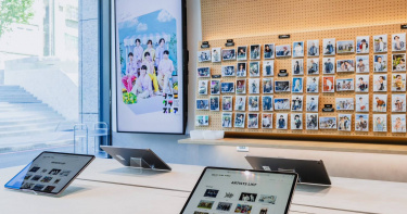 STARTO官方周邊常設店今開幕，店內陳列星達拓娛樂所屬藝人的最新照片、官方周邊與戲劇合作商品。（圖／大鴻藝術BIG ART提供）