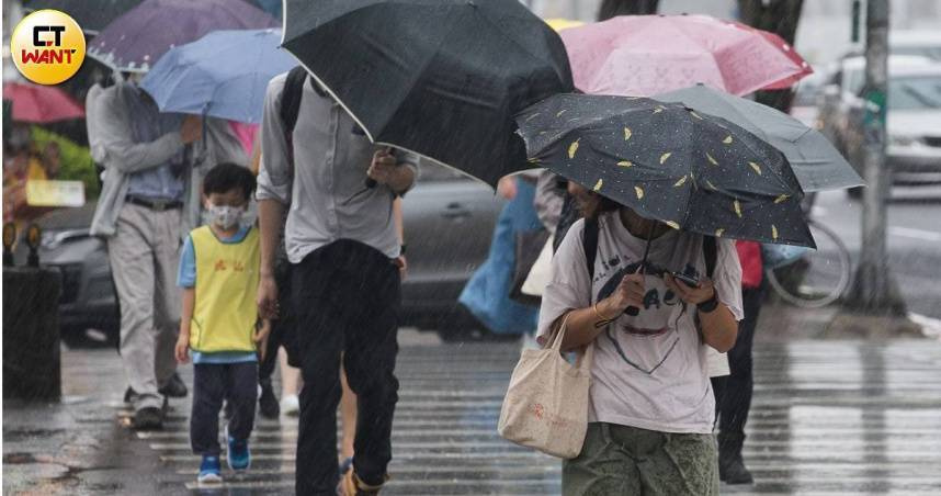 今天午後臺中以北地區及中部山區有短延時豪雨發生的機率。（示意圖／黃威彬攝）