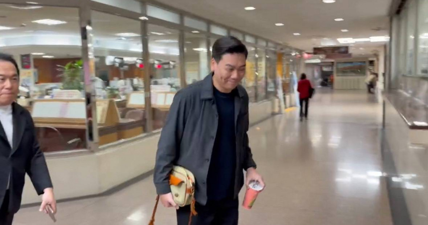 賴苡任抵台北地院。（圖／讀者提供）