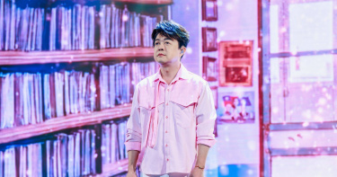 翁立友上節目宣傳新歌。（圖／中天提供）