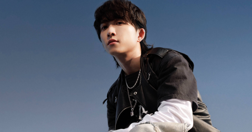 邱鋒澤將在今年3月14日登上高雄流行音樂中心，舉辦《2026邱鋒澤Feng Ze Bend The Lines Concert》。（圖／寬宏藝術提供）