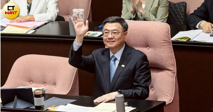 卓榮泰表示，由鄭麗君及楊珍妮政務委員領軍的國家經貿談判團隊，已啟程前往美國與美方談判，期待這是一次有意義的進展。（圖／黃耀徵攝）