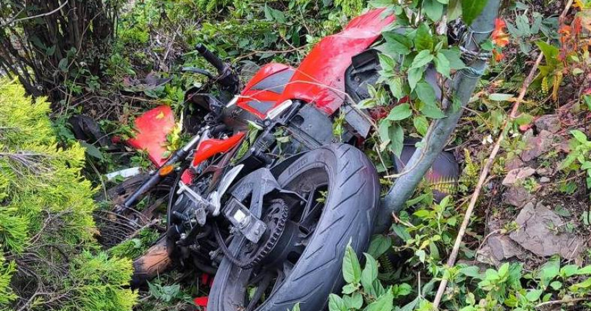 去（2025）年「夜衝武嶺」發生9件車禍。（圖／南投警方提供）