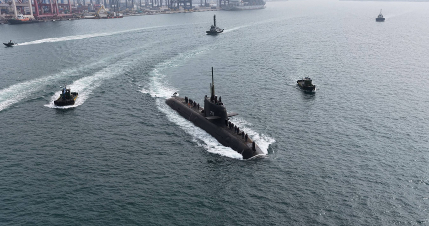 「海鯤軍艦」執行潛航前置海上測試。（圖／取自台船網站）