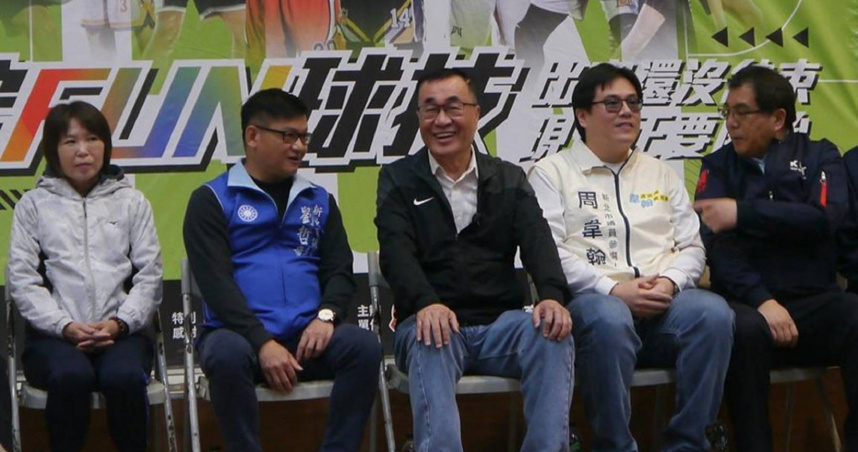 李四川出席2026全國國民小學籃球錦標賽開幕典禮，與與會貴賓一同觀禮交流。（圖／報系資料庫）