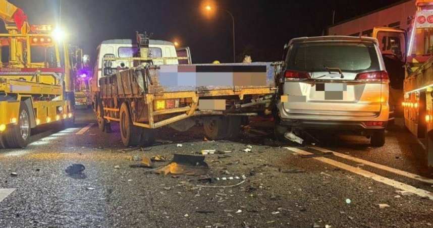 國1楊梅段深夜6車連環撞　疑「未保持安全距離」釀3傷慘劇