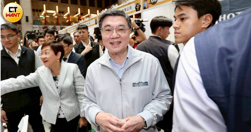 行政院長卓榮泰鼓勵僑外生把台灣當作追逐夢想的基地，與政府一同成為國家發展的尖兵。（圖／方萬民攝）