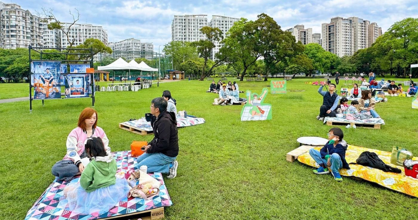 冠德集團《共融生活野餐日暨移漾有型攝影展》在林口運動公園登場。 （圖片來源／根基營造）