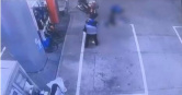 泰國芭達雅一名22歲女子在加油站工作，日前值勤時突然昏倒，送醫後不治身亡。原本同事聲稱死者過量飲用提神飲料導致休克，但家屬調閱監視器才發現死者是被男友當場毆打到昏迷，才發生這場悲劇。（圖／翻攝自泰網《THE PATTAYA NEWS》）