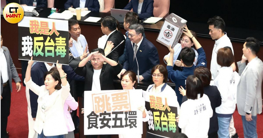 中聯問題油品事件持續延燒，引發社會對食品安全的高度疑慮。（圖／周志龍攝）