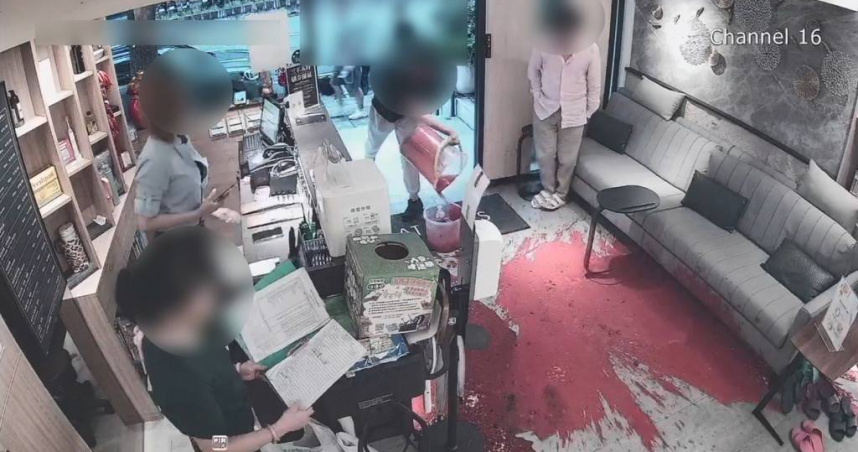 潑漆、潑糞、丟蛇全都來！北市天母按摩店遭弘仁會恐嚇　警分三波逮14人