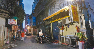 南投男殺妻藏屍客廳逃萬華 不知母屍體在紙箱中2幼子哭找媽媽