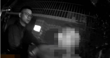 溫姓通緝犯跑路到南部,透過網路以交往為由欺騙4名女子,詐財騙色,4名女子串連後找他算帳,驚動警方將他逮捕歸案。(圖/翻攝畫面)