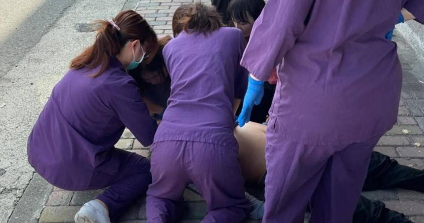 張男吃麵包噎住一度OHCA，員榮醫院骨科主任陳建甫路過搶救，這才救回一命。（圖／翻攝畫面）