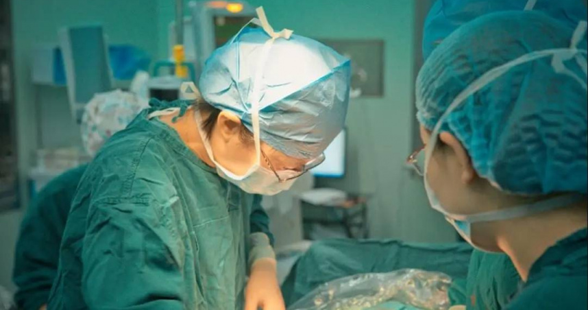 江蘇一名女子懷孕，產檢發現體內有好幾顆子宮肌瘤。（圖／翻攝自揚子晚報）