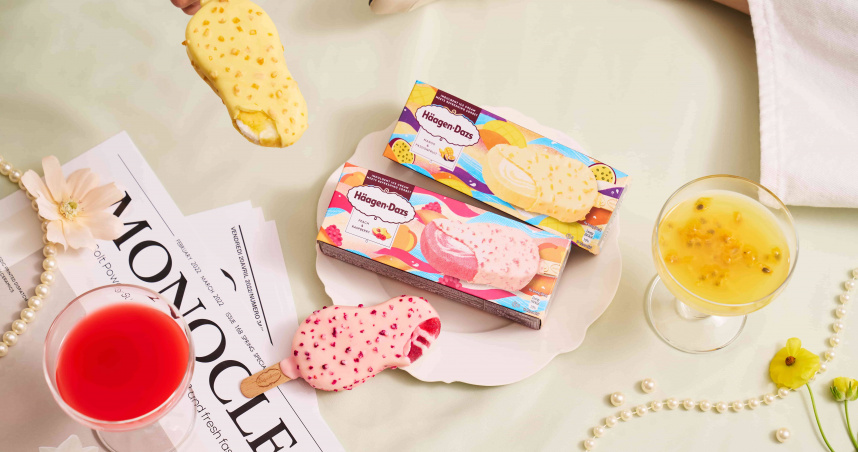 Häagen-Dazs春季推出「蜜桃覆盆子脆皮雪糕」、「芒果百香果脆皮雪糕」全新口味。（各129元，圖／Häagen-Dazs提供）