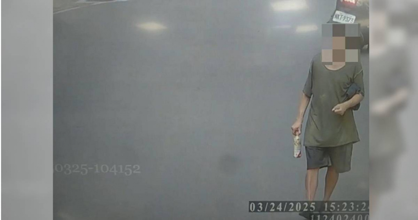 新北一名美術系畢業的年輕女子在永和民族公園賞櫻時，遭陌生男子迎面吐口水、噴鼻涕。女子報警後竟用鉛筆畫下男子長相、穿著等特徵，幫助警方認出涉事男子，並依《社會秩序維護法》對他進行裁罰。（圖／翻攝畫面）