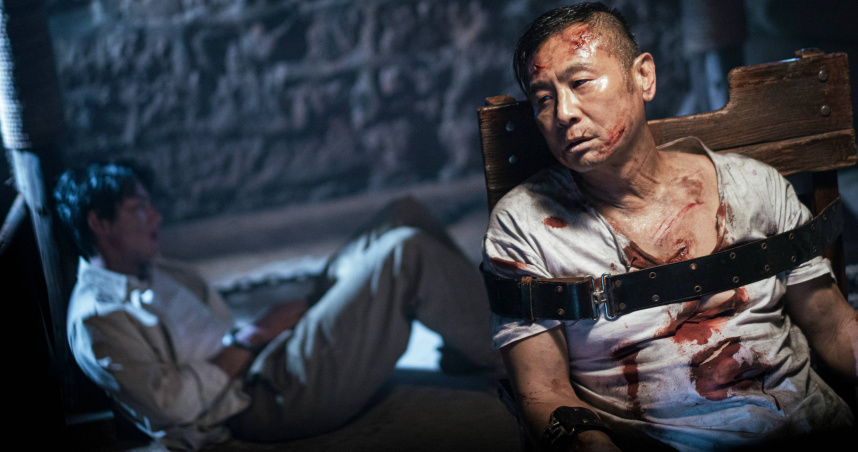 張世、朱軒洋在《搜查瑠公圳》首扮父子檔，是全片淚點。（圖／伯樂影業提供）