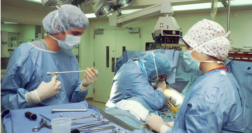 「泰爾茂」（AQUABRID）外科封合凝膠廠商將於5月1日起停止供貨。（示意圖／翻攝自unsplash）