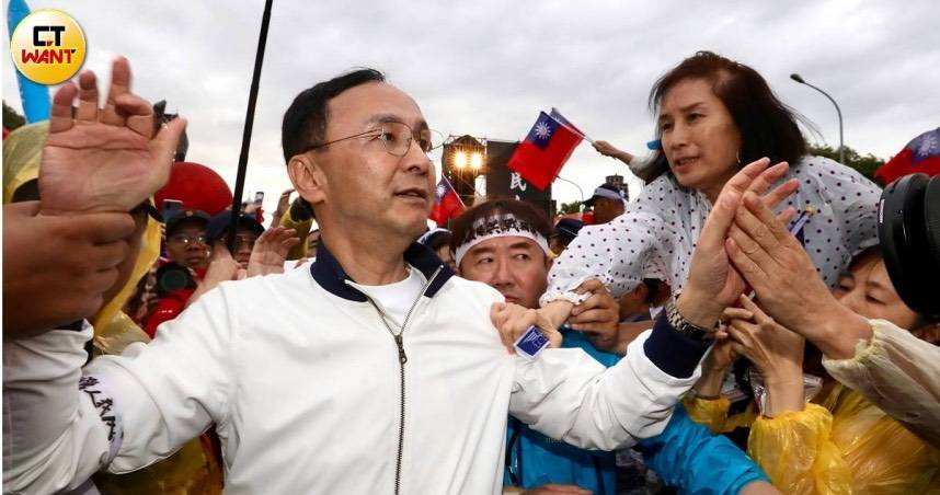 國民黨主席朱立倫4月30日於臉書發文喊話總統賴清德放人民一馬，召開國是會議。（圖／方萬民攝）