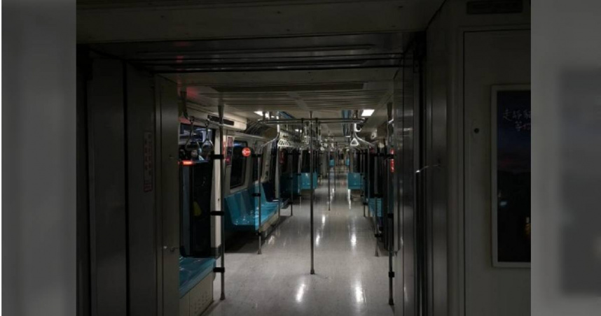 有乘客在社群平台Threads分享今天在台北捷運遇到的異常情況。（圖／翻攝自Threads@c_s_l_0829）