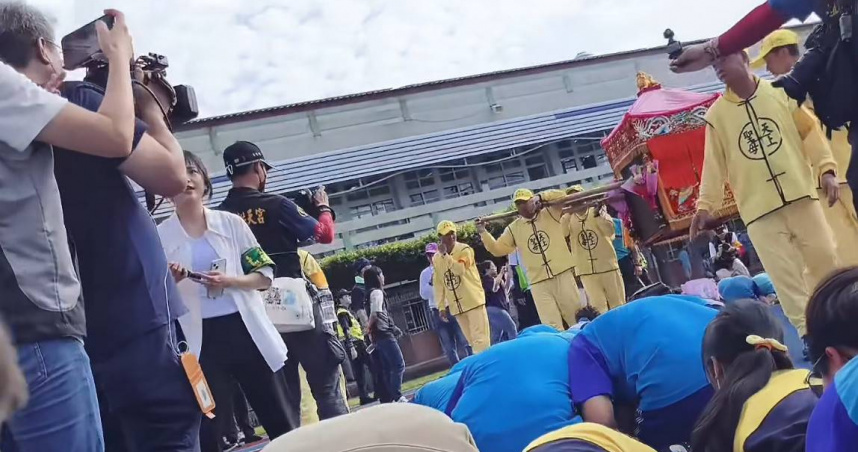 白沙屯拱天宮媽祖今天行經彰化埔鹽國小。（圖／翻攝自埔鹽國小臉書）