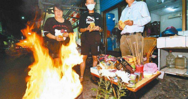 台東知名麵店老闆嫌貓太吵 抓小貓重摔爆頭