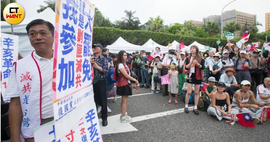 高達24名立委大罷免案將於26日登場，國民黨籍新北市議員林國春呼籲投下「不同意票」維持國會秩序。（圖／黃威彬攝）