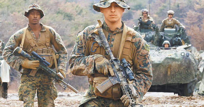 《華盛頓郵報》取得的政府文件揭露，美國有意要求台韓等國擴大軍購、調整軍事部署；圖為美國海軍陸戰隊員參與韓美聯合軍演。（圖／美聯社）