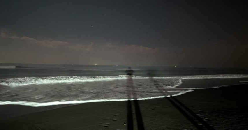 宜蘭沙灘傳「救命聲」疑似男子落，海海空全面動員搜救中。（圖 ／翻攝畫面）