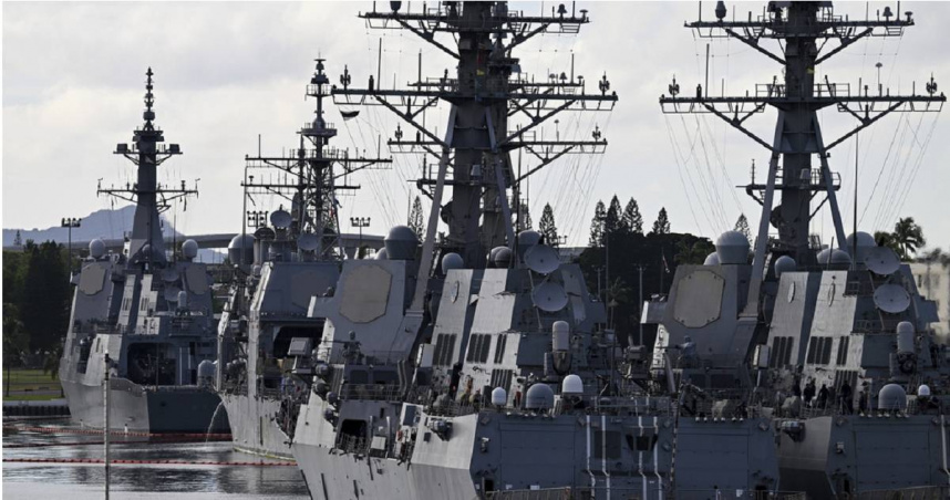 2024年7月，美國海軍軍艦停泊在珍珠港，參加環太平洋軍事演習（RIMPAC）。（圖／達志／美聯社）