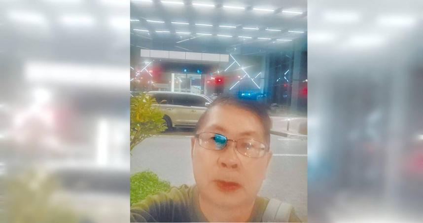 雲林縣民陳男無由被杜拜武警帶走並拘留4天後，28日凌晨被杜拜警方釋放，他以視訊向妻子報平安。（圖／家屬提供）