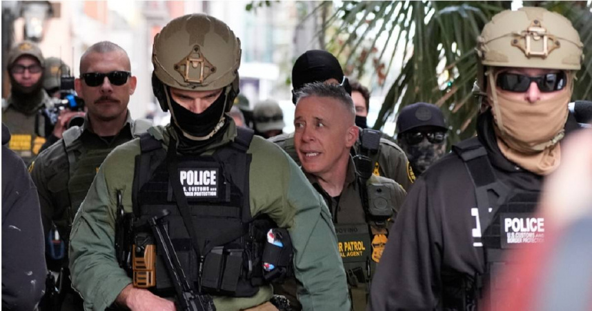 美國國土安全部的邊境巡邏隊探員，於美東時間4日在路易斯安那州紐奧良展開「卡塔胡拉豹犬行動」。圖中為USBP指揮官博維諾（Greg Bovino）。（圖／達志／美聯社）