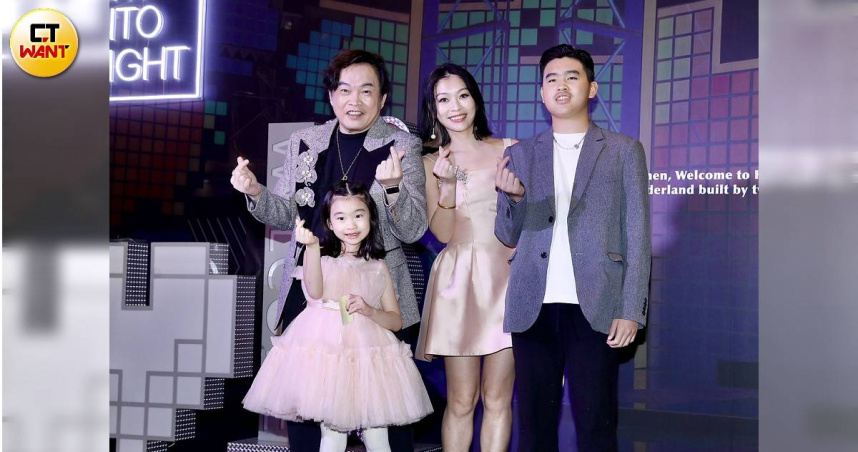 康康一家四口出席Lulu、陳漢典婚宴，透露紅包金額8.8萬元。（圖／侯世駿攝）