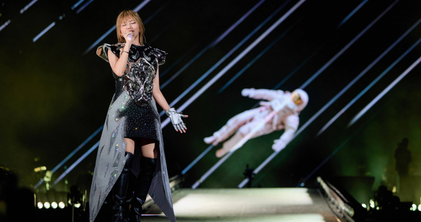 孫燕姿睽違12年香港開個唱，驚喜首唱巡演新歌〈飛瀑而下〉。（圖／Make Music提供）