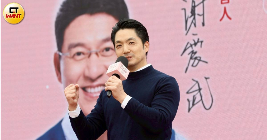 台北市長蔣萬安（前）爭取連任幾無懸念，綠營「花式點將」中知名律師謝震武（後）也名列出戰的可能名單，但遭到謝震武婉拒。（圖／方萬民攝）