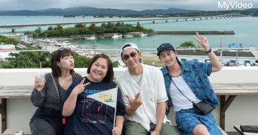 峮峮（左起）、鍾欣凌、李李仁、范少勳到沖繩旅行。（圖／台灣大哥大MyVideo提供）