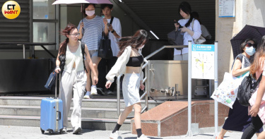 今天氣炎熱，高溫達37度。（圖／劉耿豪攝）