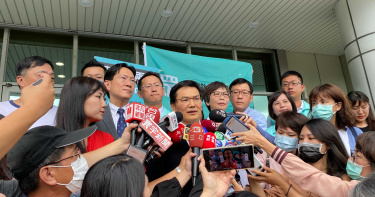 吳益政披民眾黨戰袍參選高市長 嗆中央還800億就退選改挺陳其邁