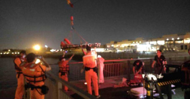 台中港有女月夜墜海 警消深潛8米搜救緊急送醫